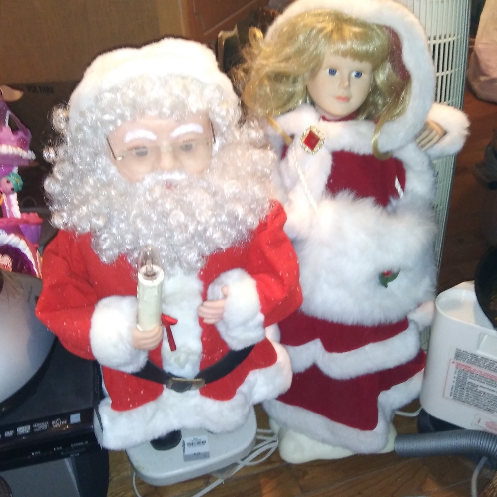 Animated Santa and Mrs Clause